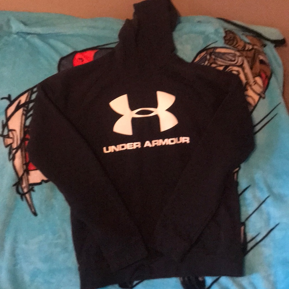 Under armour cold gear yxl hooded sweatshirt. Fits age 12